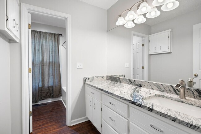 Building Photo - Beautifully Renovated Raised Ranch near Lake Allatoona
