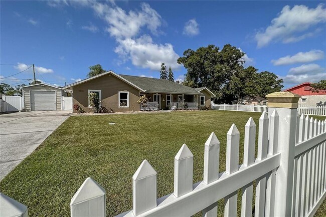 Building Photo - 5572 Myakka Ave