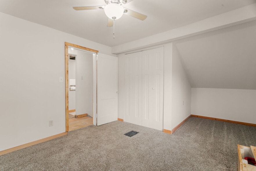 Building Photo - 552 1st Ct