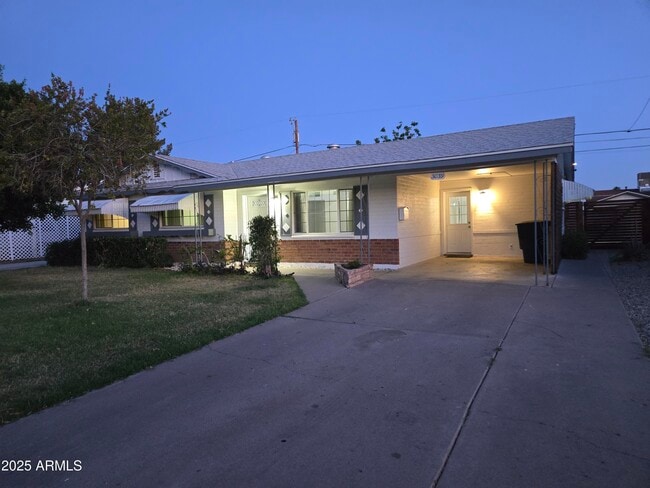 Building Photo - 3039 W Bloomfield Rd