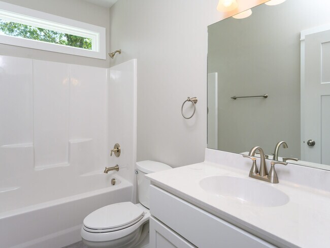 Building Photo - 27 W Chapel Rd