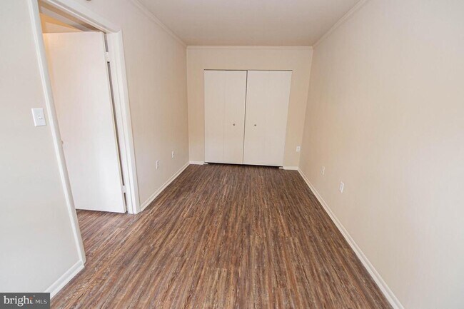 Building Photo - 804 College Ln