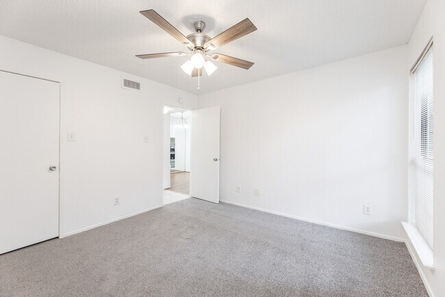 Building Photo - 10047 Westpark Dr