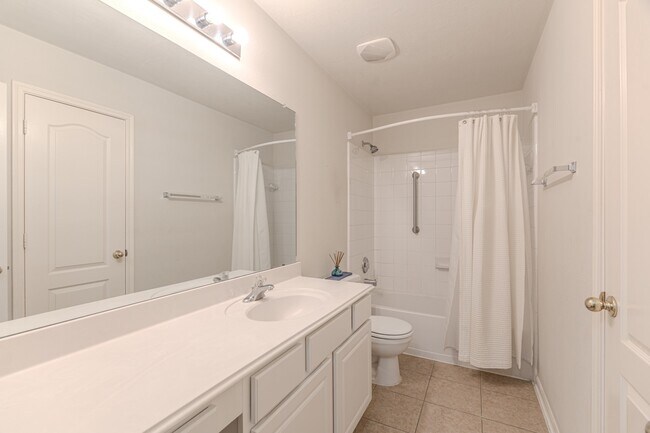 Building Photo - 6618 Trenton Lake Ln