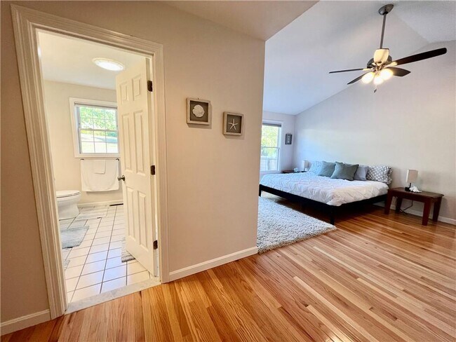 Building Photo - 65 Carriage Trl