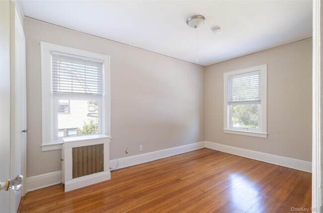 Building Photo - 453 Beach Ave