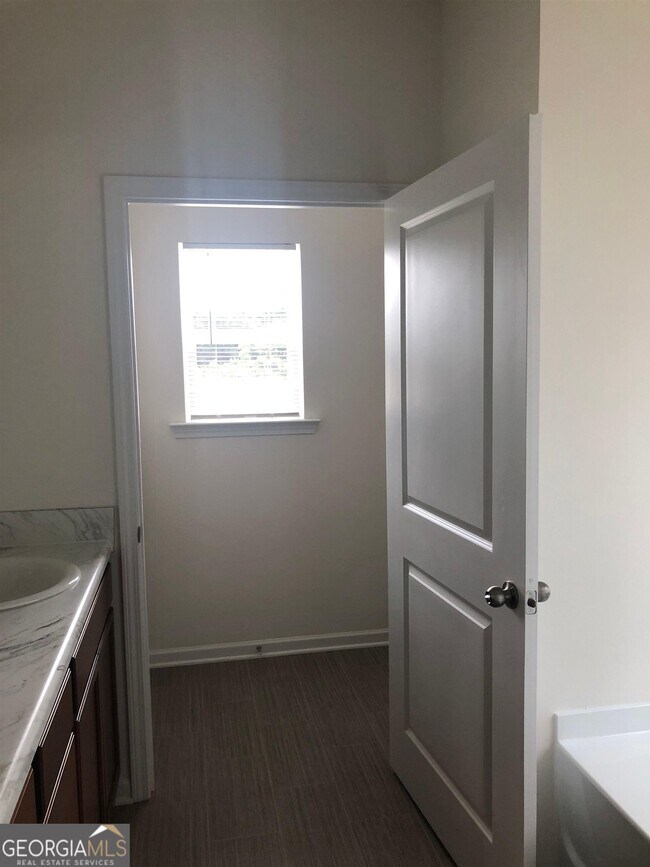 Building Photo - 1109 Day Dr