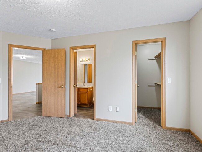 Building Photo - 6901 N Steamboat Dr
