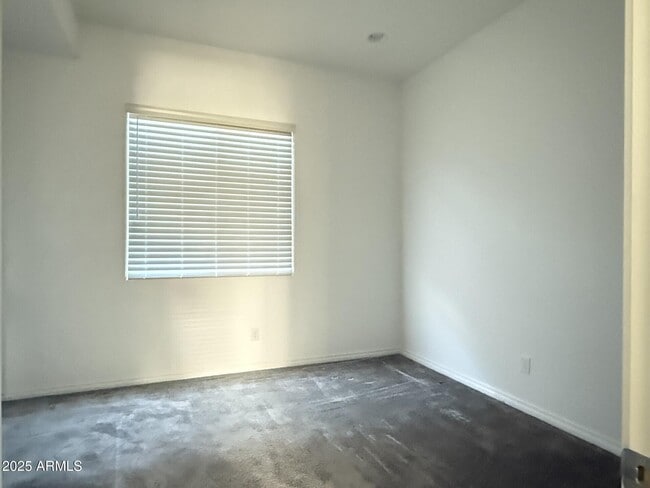 Building Photo - 479 E Watermelon Ln