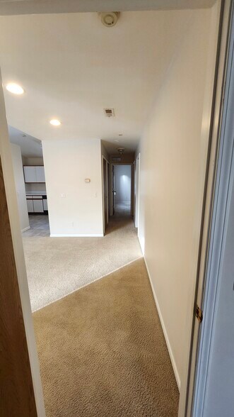 Building Photo - 42766 Lilley Pointe Dr