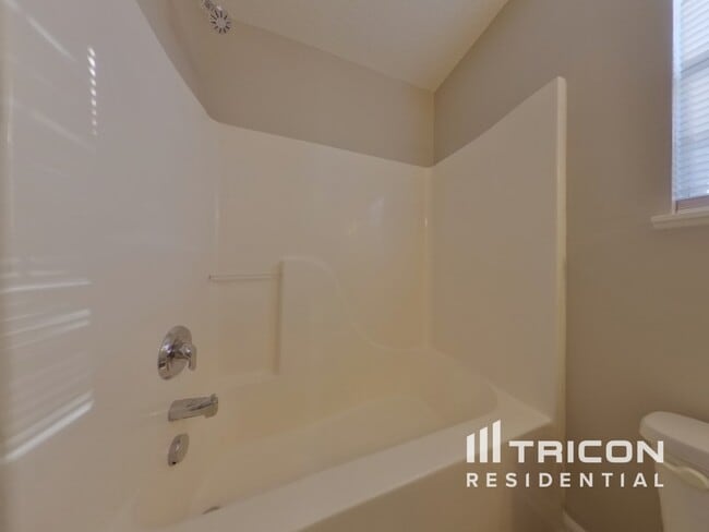 Building Photo - 386 Fox Trot Dr