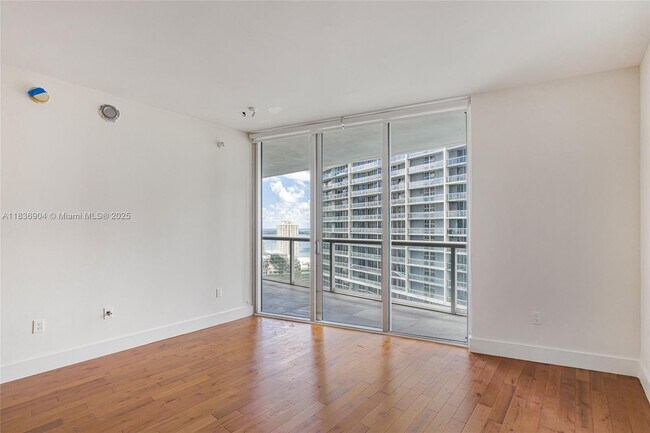 Building Photo - 475 Brickell Ave
