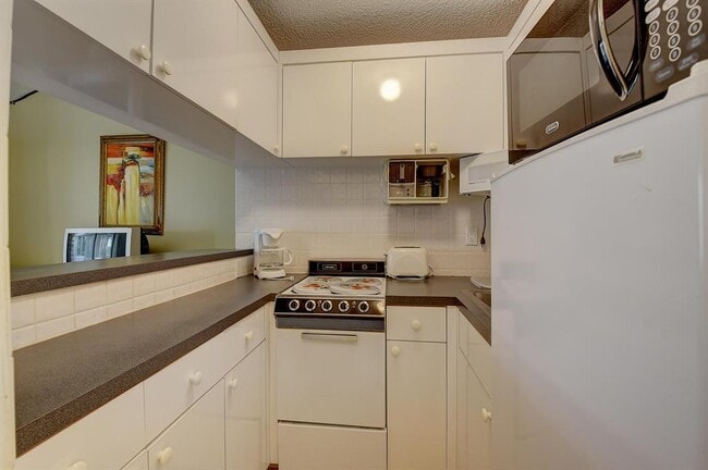 Building Photo - 9565 El Clair Ranch Rd