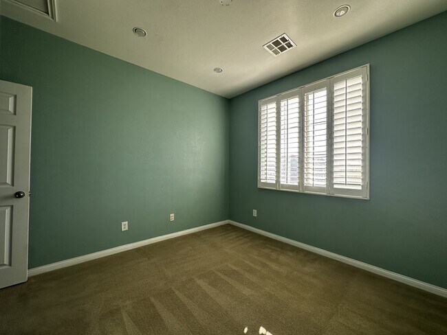 Building Photo - 7628 Belhurst Ave