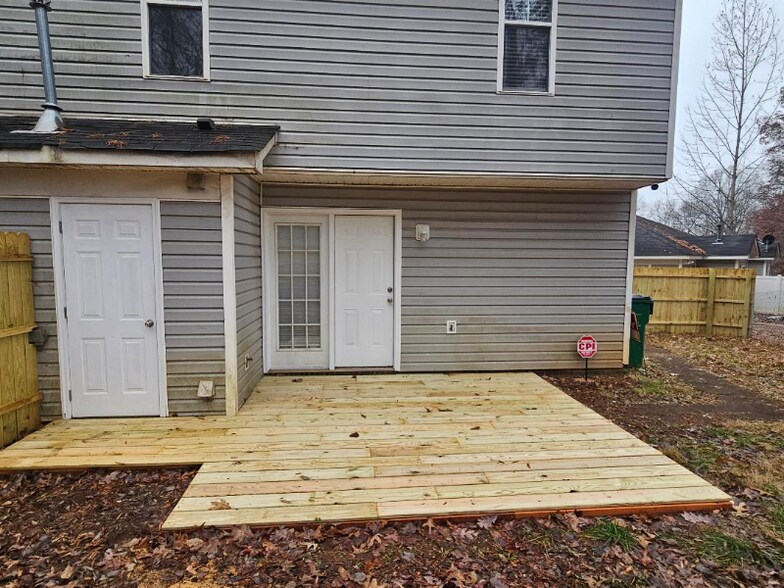 Building Photo - 1910 Bromwich Rd