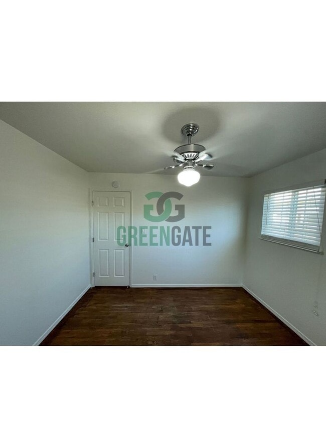Building Photo - BEAUTIFUL 3 BEDROOM 2 BATH HOME MOVE IN RE...