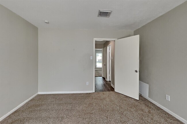 Building Photo - 29107 Sedgefield St