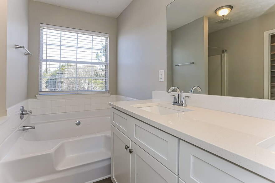 Building Photo - 3300 Rockmill Dr