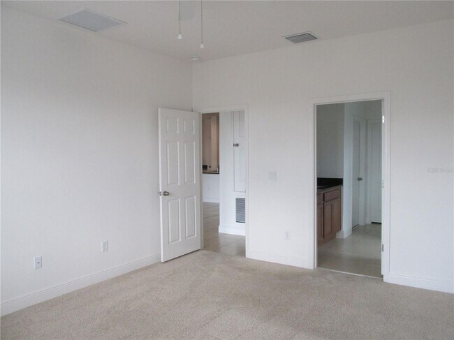Building Photo - 4900 Golden Zenith Wy