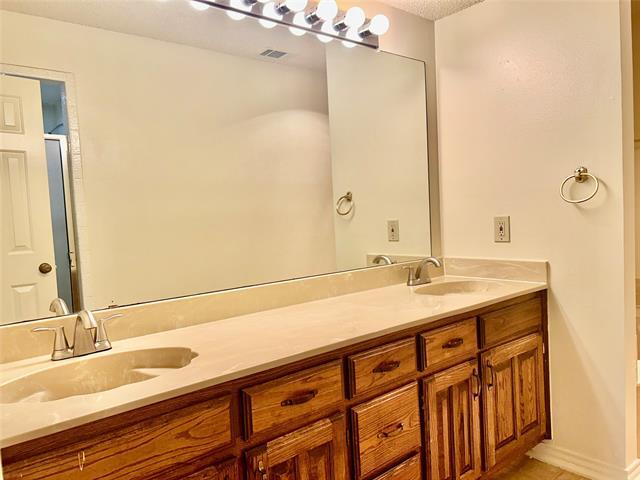 Building Photo - 1318 Mission St