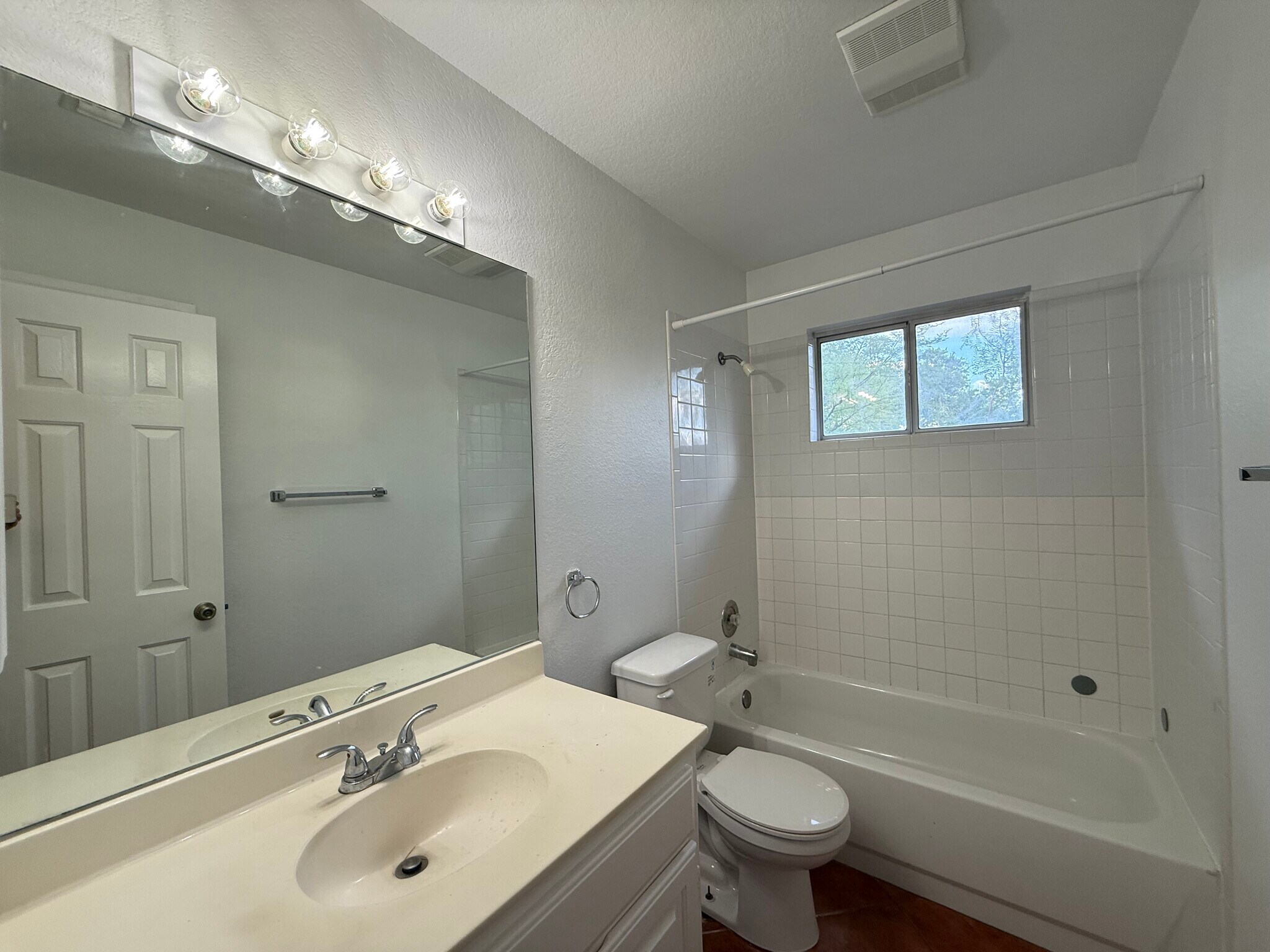 Building Photo - 1907 Summerwood Dr