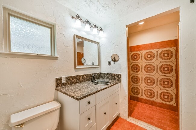 Building Photo - 807 Stadium Cir