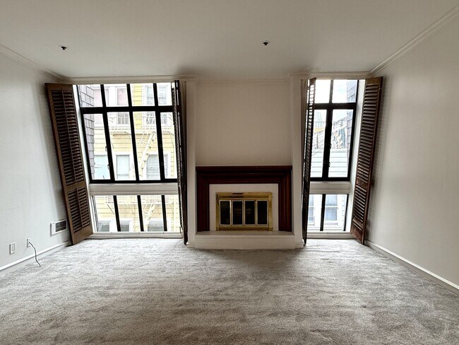 Building Photo - Top Floor Condo in Nob Hill