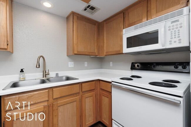 Building Photo - Beautiful 2-bedroom 2-bathroom condo by th...