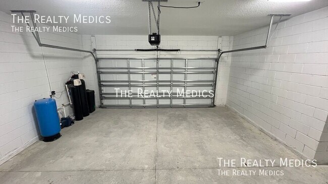 Building Photo - 1651 Welland St SE