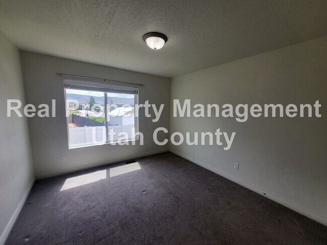 Building Photo - 998 S 960 E