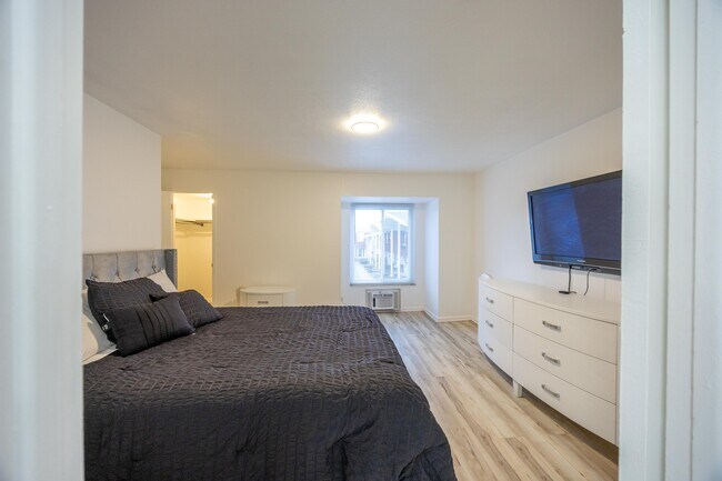 Building Photo - 27701 Mills Ave