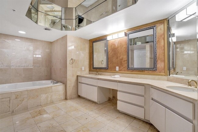 Building Photo - 16711 Collins Ave