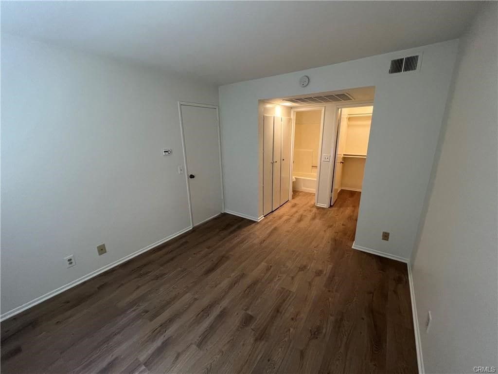 Building Photo - 23341 La Crescenta