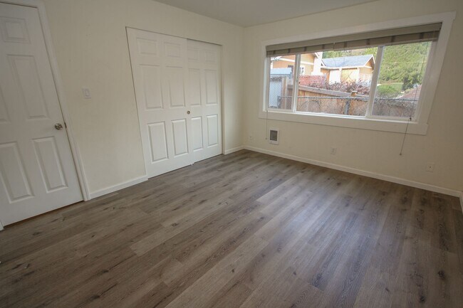 Building Photo - Ground Floor! 3BR Unit in Federal Way