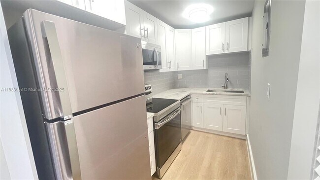 Building Photo - 200 S Birch Rd