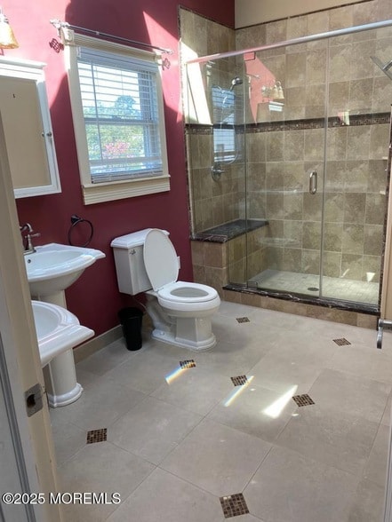 Building Photo - 327 Roosevelt Ave