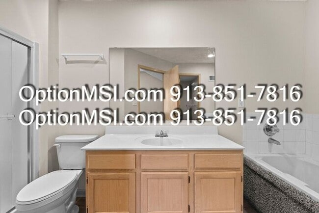Building Photo - Well Maintained Half Duplex