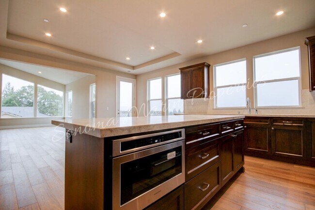 Building Photo - Gorgeous 4 Bed/3Bath House Available in De...