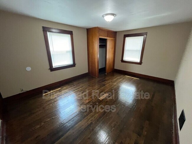Building Photo - 2556 Freeman Ave