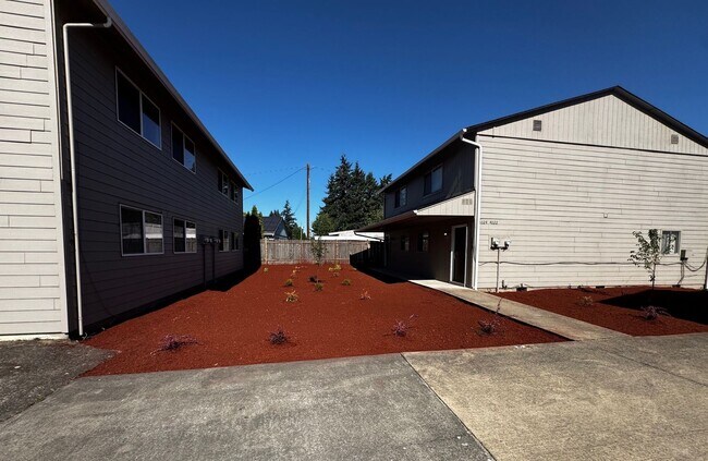 Building Photo - 2 bed 1.5 bath Townhome in Keizer