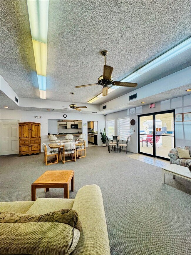 Building Photo - 2022 Merrill Ln