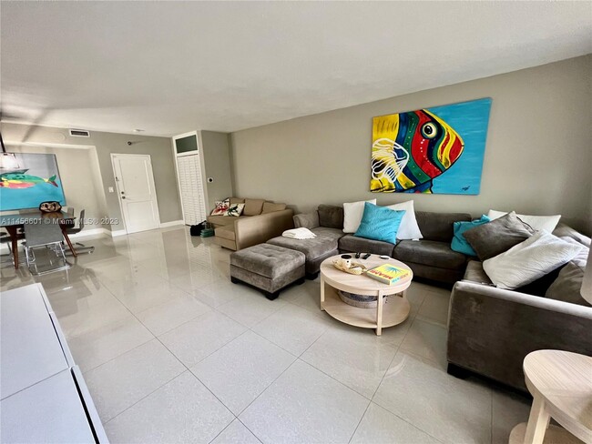 Building Photo - 10185 Collins Ave