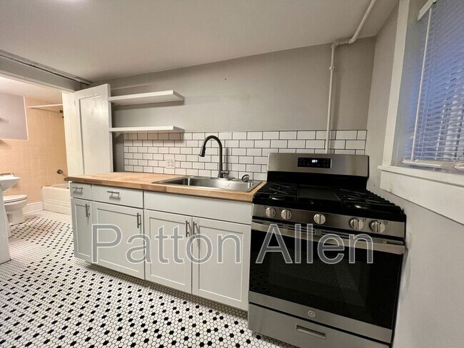 Building Photo - 205 Hillside St