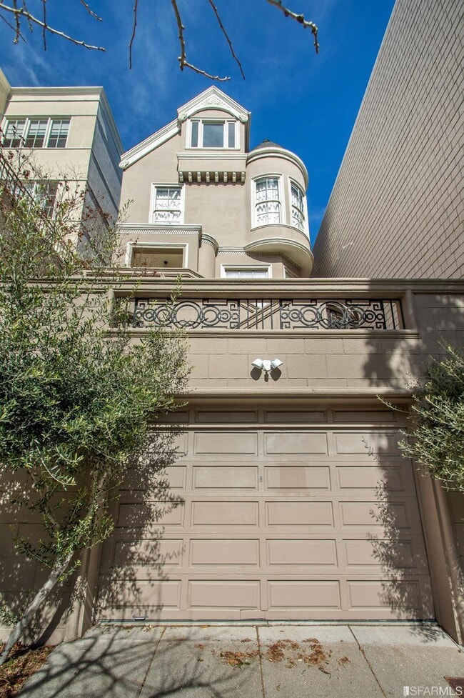 Building Photo - 3242 Washington St