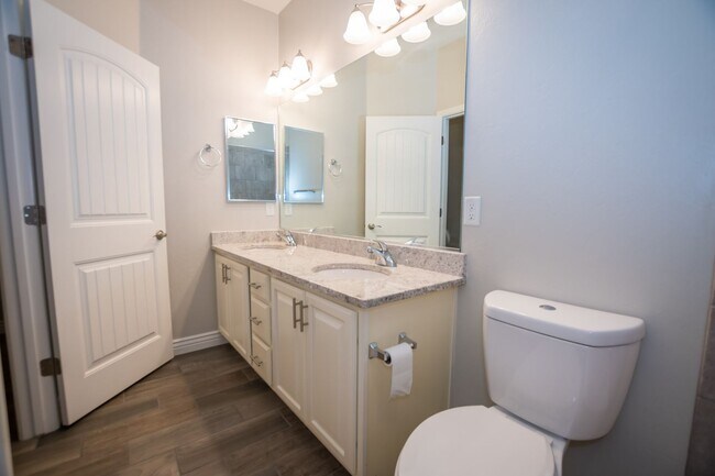 Building Photo - Executive home in The Estates at Holiday! ...