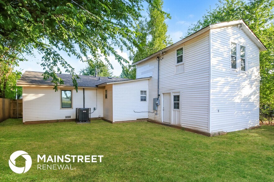 Building Photo - 1105 Locust Dr