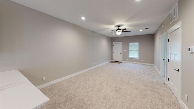 Building Photo - 311 Craddock Ave
