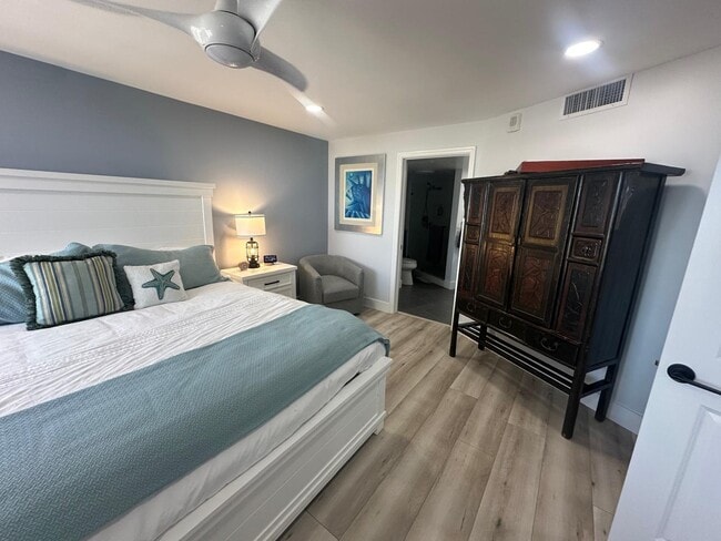 Building Photo - 5420 N Ocean Dr