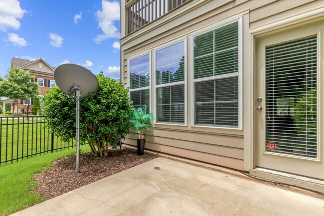Building Photo - 3102 Rushworth Dr