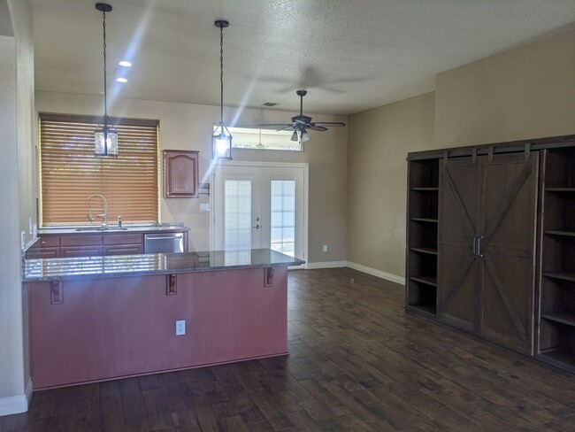 Building Photo - SW SPLIT WING BEAUTY !!! SPECIAL! $3047.50...